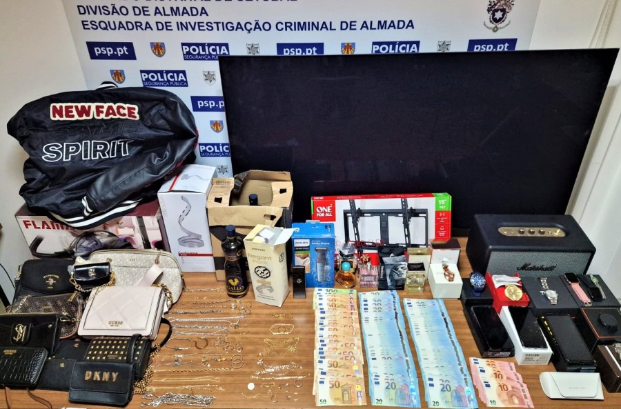 Detenção por furto e abuso de cartão bancário em Almada Ameaças e coação sobre as vitimas algumas delas vulneráveis em razão da idade