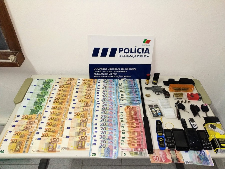 Investigação de tráfico de estupefacientes no Montijo «Operação “Delivery» dá cumprimento a vários mandados de busca . Detidos três suspeitos