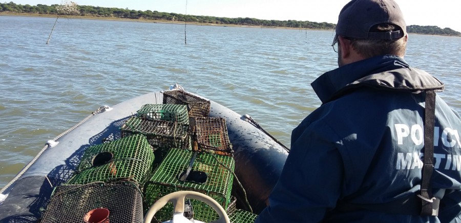 Setúbal - Polícia Marítima apreende várias artes de pesca ilegais no rio Sado