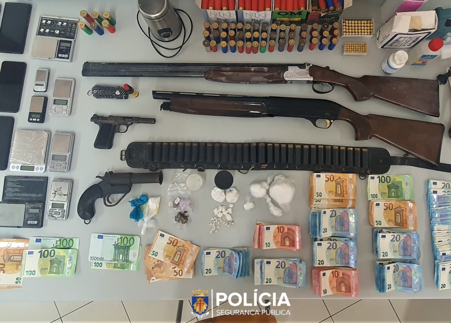 PSP Setúbal - Nos concelhos do Seixal, Almada e Sesimbra. 4 Detidos pela prática do crime de Tráfico de Estupefaciente