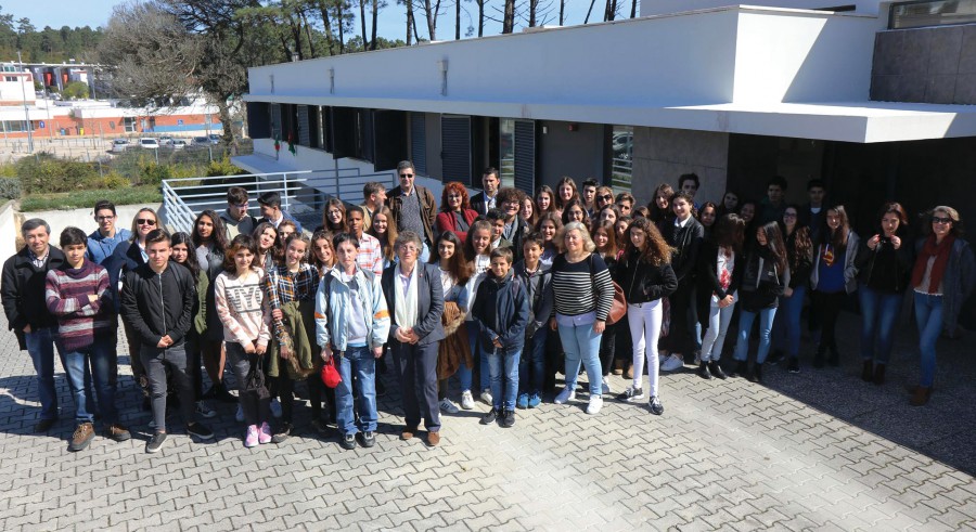 Sesimbra - Jovens eleitos doam 5 mil euros à Cercizimbra e dinamizam iniciativa solidária Assembleia Municipal de Jovens um dos principais projetos de cidadania dirigidos a alunos das escolas do concelho