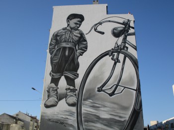 Barreiro - Intervenção na Stara Zagora está terminada Trabalho de Ricardo «Tota» inspirado numa fotografia de 1950 . Art In Town