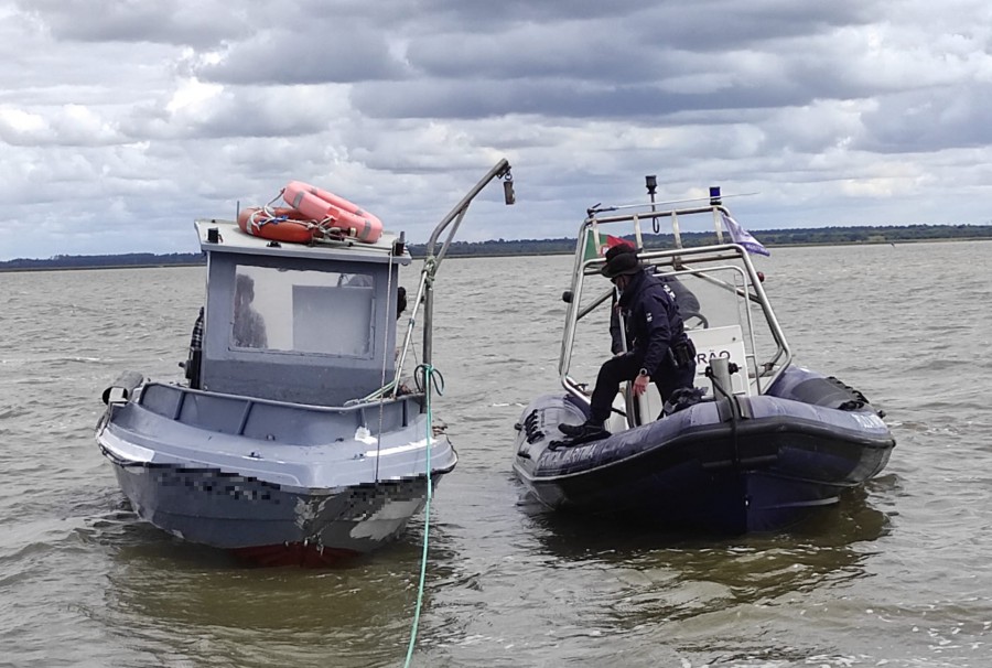 Polícia Marítima apreende 150kg de amêijoa-japonesa e uma embarcação de pesca local no estuário do rio Tejo