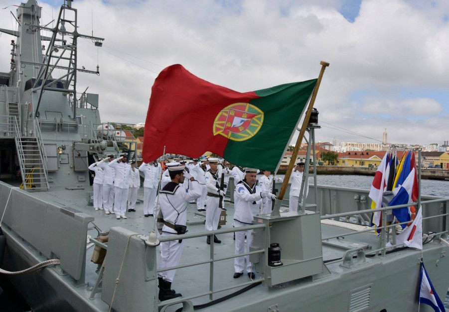 Almada - Na Base Naval de Lisboa no Alfeite. NRP Mondego hasteou a bandeira de Portugal pela primeira vez