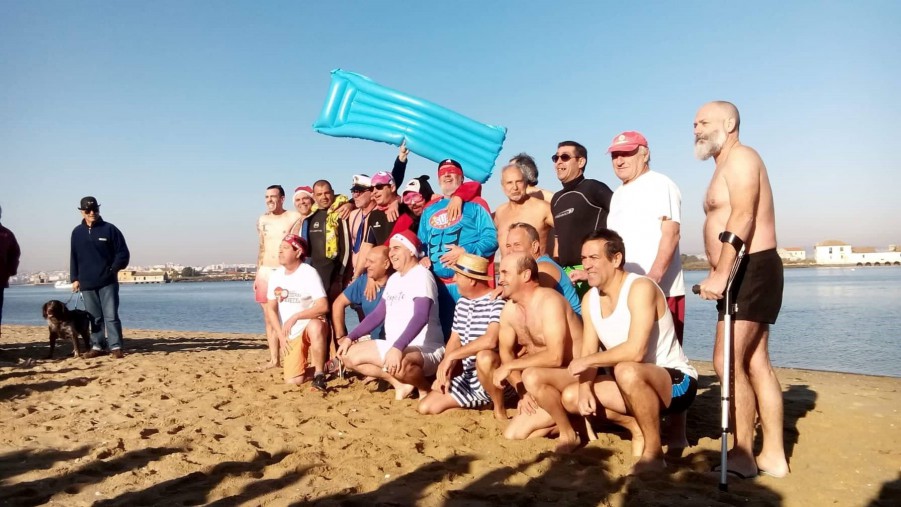 Um banho na praia do Seixal Banho de Ano Novo celebra chegada de 2020