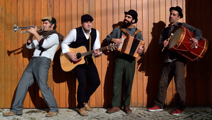 Baile de Danças Tradicionais com «A Batalha do Modesto Camelo Amarelo» em Palmela Biblioteca Municipal no dia 17 de junho