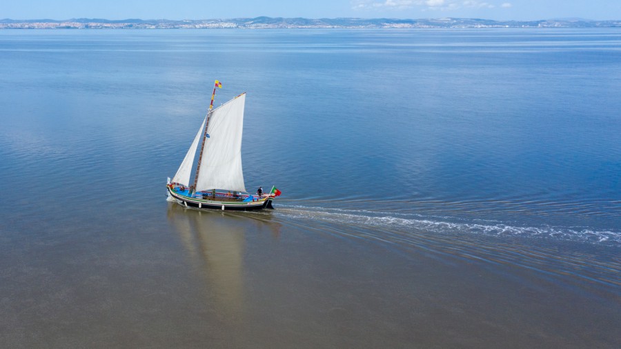 Embarcação tradicional de Alcochete Volta ao rio Tejo para mais uma época de passeios turísticos.
