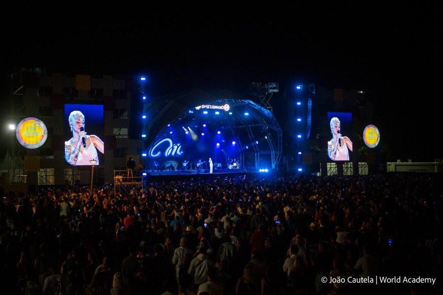 Almada - Festival O Sol da Caparica encerra 8ª edição com números históricos O maior festival de verão dedicado à música de expressão portuguesa