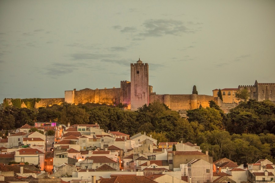 No 75.º aniversário das Nações Unidas Castelo de Palmela iluminado de azul