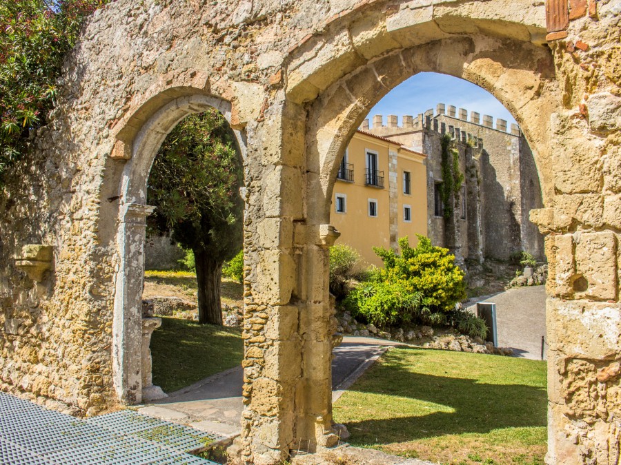 Espaços visitáveis do Castelo de Palmela reabrem ao público Implica a obrigatoriedade do uso de máscara