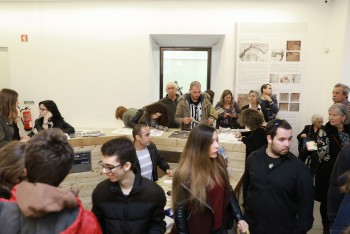Setúbal - Figurantes para a série da TVI «Inspetor Max» Mais de trezentas pessoas passaram esta manhã pela Casa da Cultura