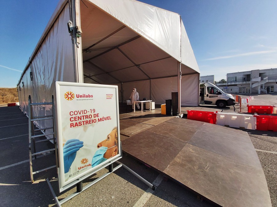 Centro de rastreio covid-19 drive thru na margem sul Seixal tem o primeiro