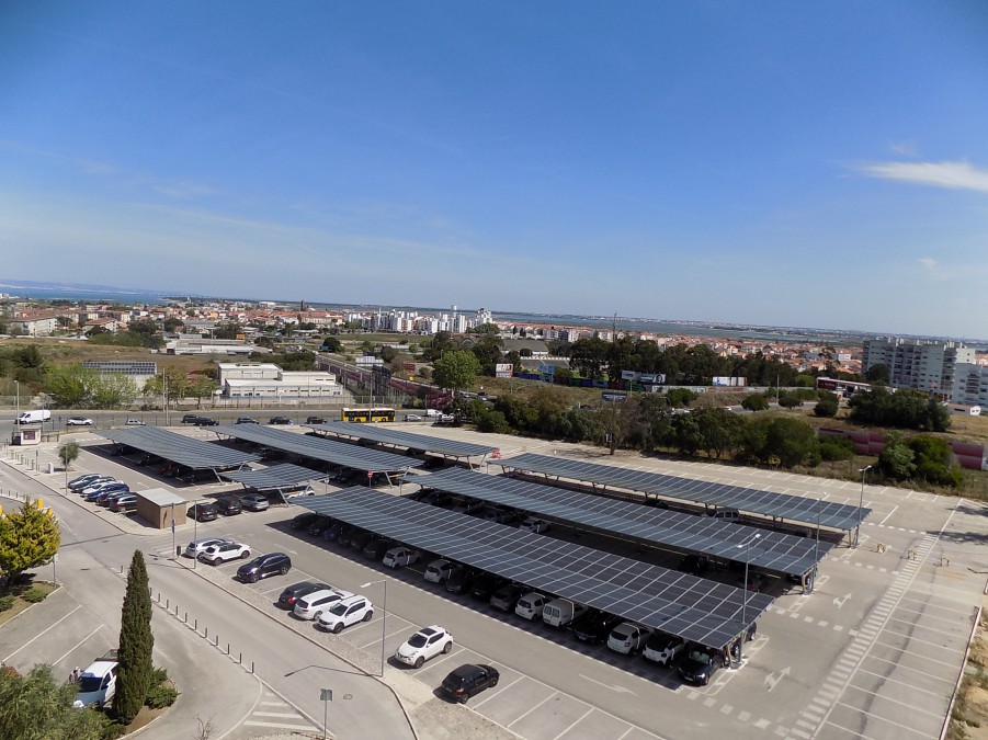 Centro Hospitalar Barreiro Montijo PAINÉIS FOTOVOLTAICOS E SOLARES JÁ PRODUZEM ENERGIA