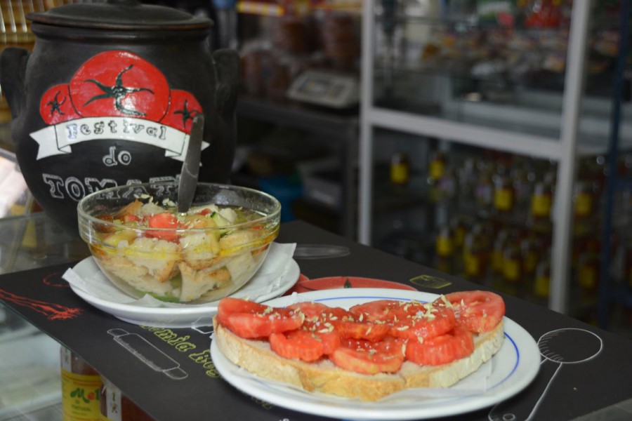 Santiago do Cacém - O cultivo de Tomate na região de Alvalade começou em 1959 Festival do Tomate em Alvalade promove gastronomia