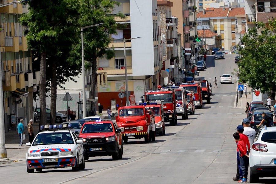 Dia Municipal do Bombeiro comemorado com desfile de meios motorizados Milhares de barreirenses aplaudiram Soldados da Paz