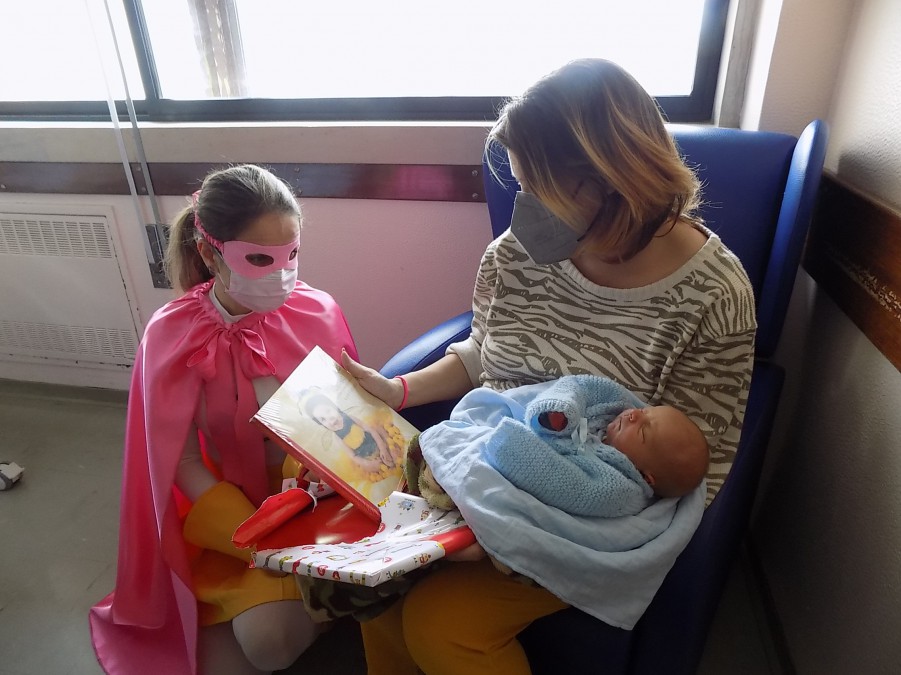 Centro Hospitalar Barreiro Montijo SUPER-HEROÍNA GANHA VIDA E REALIZA A PRIMEIRA MISSÃO . Boas vindas ao bebé do ano