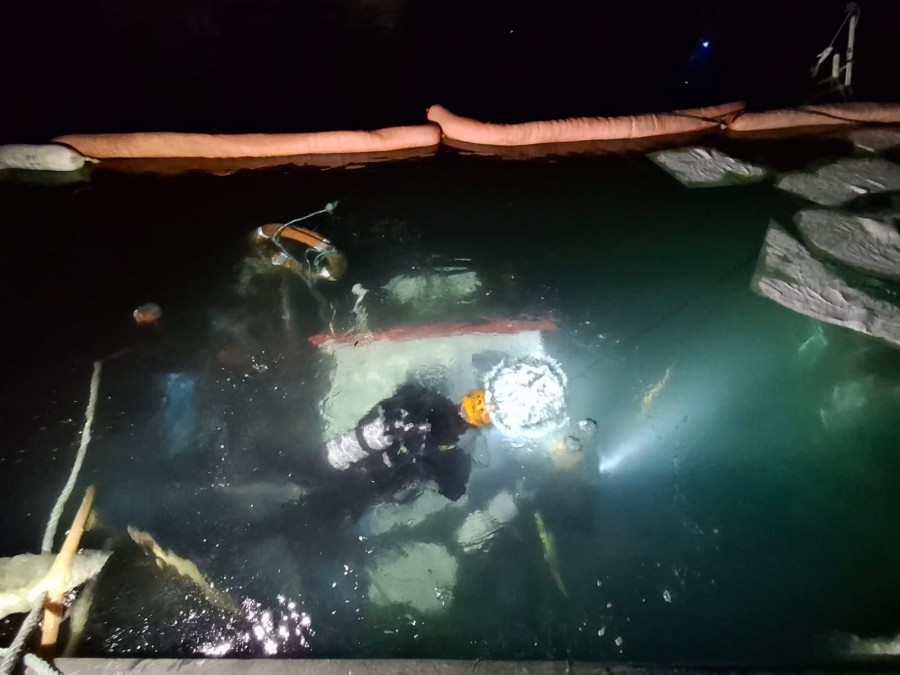 No Porto de Sesimbra Embarcação de pesca atracada afundou