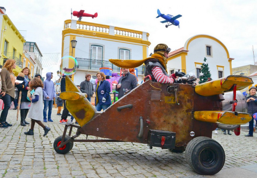 Praça da República na Moita vai receber Animação «Ez Aviador» e Encontro de Coros