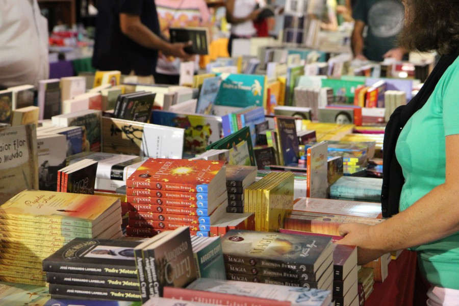 Num local privilegiado da vila de Sesimbra Feira do Livro está de regresso à Praça da Califórnia