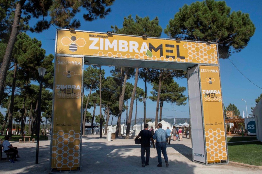 No Parque Augusto Pólvora, na Maçã ZimbraMel - Feira do Mel da Península de Setúbal . De 26 a 28 de agosto