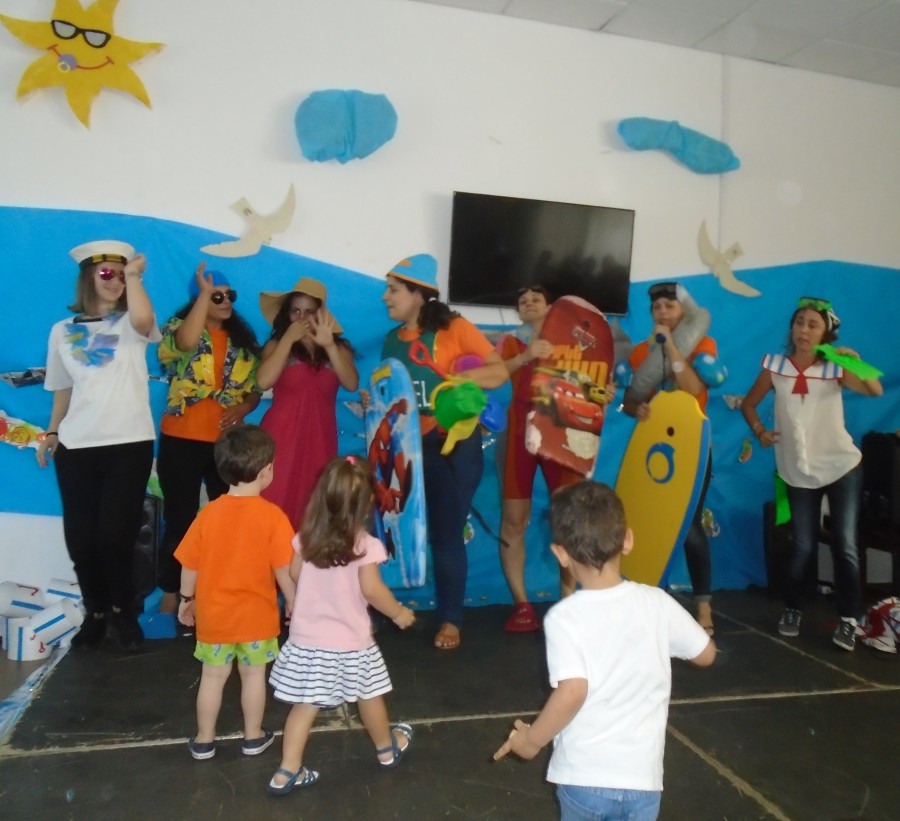 Moita - Creche «Os Netinhos» festeja o Final de Ano Festa muito participada por crianças e adultos