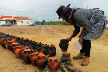 Canal Caveira no concelho de Grândola FESTA DA COQUEIRA dá a conhecer costumes e tradições gastronómicas do campo