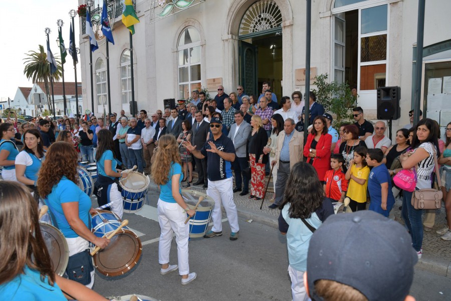Esperam a presença de mais de 300 mil visitantes nas ruas do Montijo Programa conta com mais de 200 atuações e 5 mil participantes em palco . Festas Populares de S. Pedro