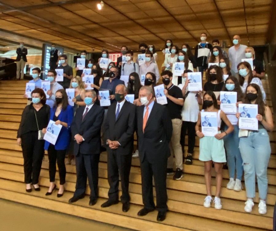 Entre os premiados no Concurso Escolas sobre Alfredo da Silva Maria Duarte, Inês Reis, Rodrigo Moreno e Mariana Mariz da Escola da Quinta da Lomba Gaspar Machado da Escola Alfredo da Silva
