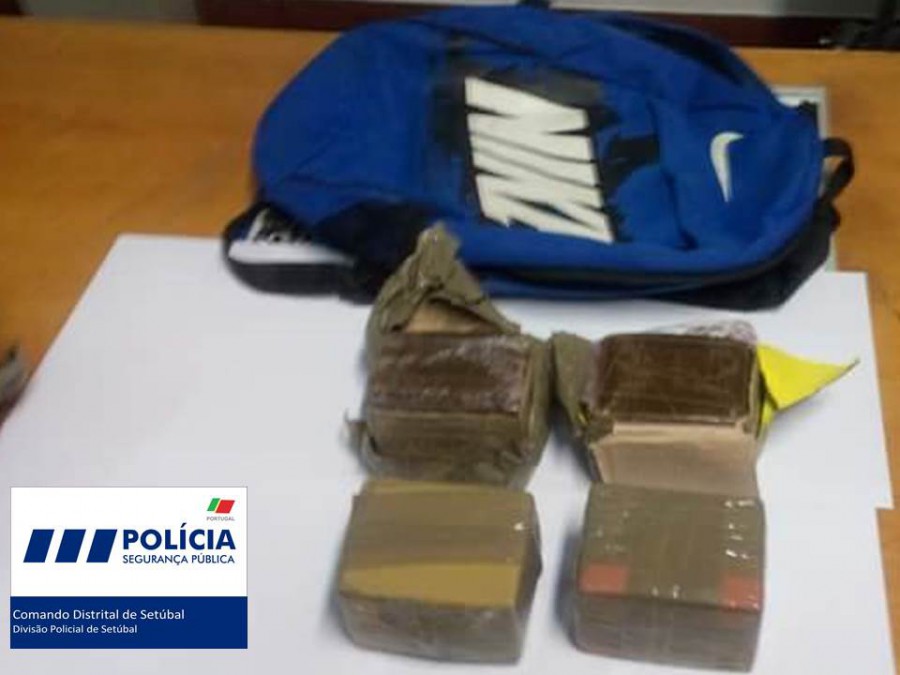 Casos de Polícia na Península de Setúbal Apreendidas 10.065 doses de haxixe