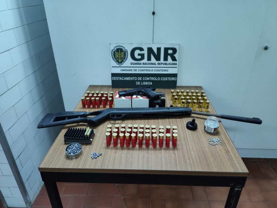 Moita - Fiscalização dirigida à captura ilegal de bivalves Detido homem por posse ilegal de armas e apreendidos 565 quilos de amêijoa-japonesa