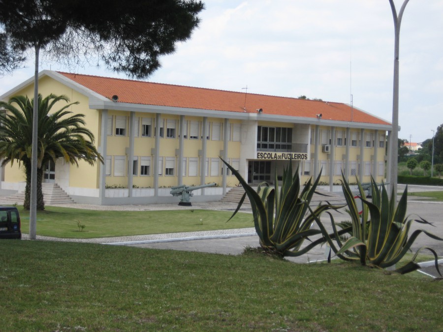 Escola de Fuzileiros no Barreiro Almirante Gouveia e Melo preside a juramento de bandeira de novos militares