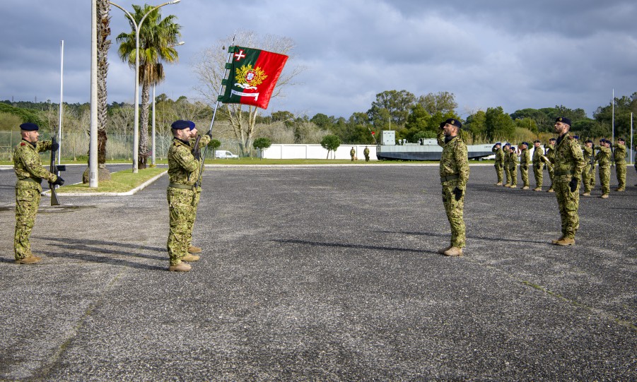 BARREIRO - Na escola de Fuzileiros Fuzileiros recebem Estandarte Nacional para nova missão na Lituânia