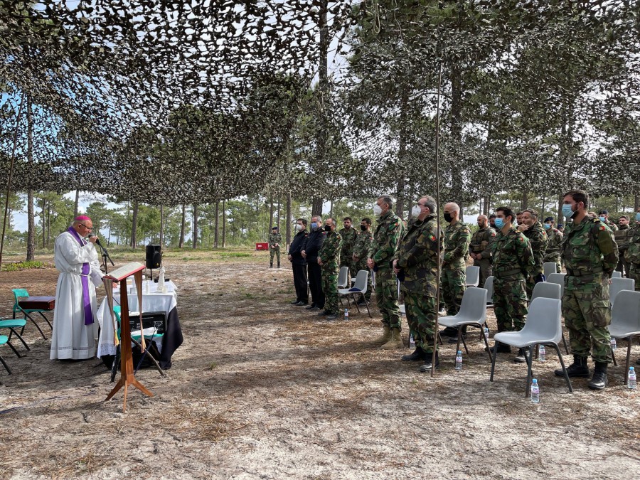 Em Pinheiro da Cruz onde a força realiza exercício Chefe do Estado-Maior da Armada acompanha aprontamento de Fuzileiros