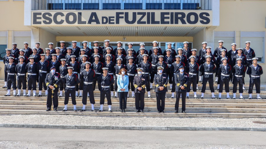 Na Escola de Fuzileiros em Vale de Zebro - Barreiro Juramento de Bandeira de 62 novos militares da Marinha
