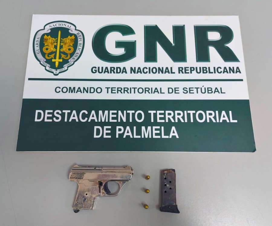 Palmela – Detido por posse de arma proibida Arma de fogo encontrava-se municiada e pronta a disparar