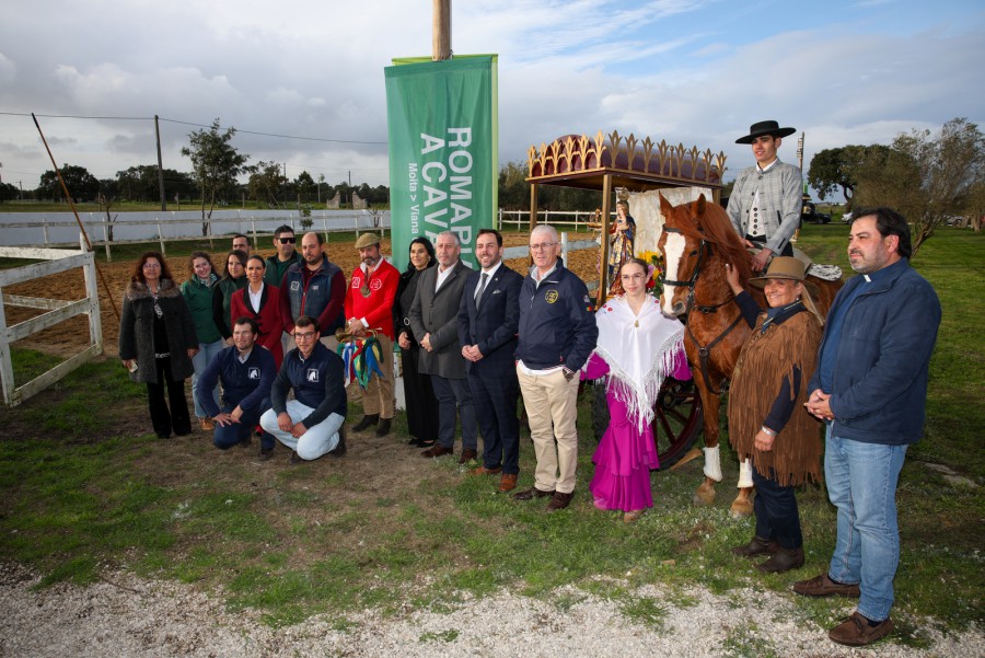 XXII Romaria a Cavalo Moita-Viana do Alentejo Romeiros fazem este trajeto em peregrinação num ato de fé . Percurso de 150 quilómetros de terra batida