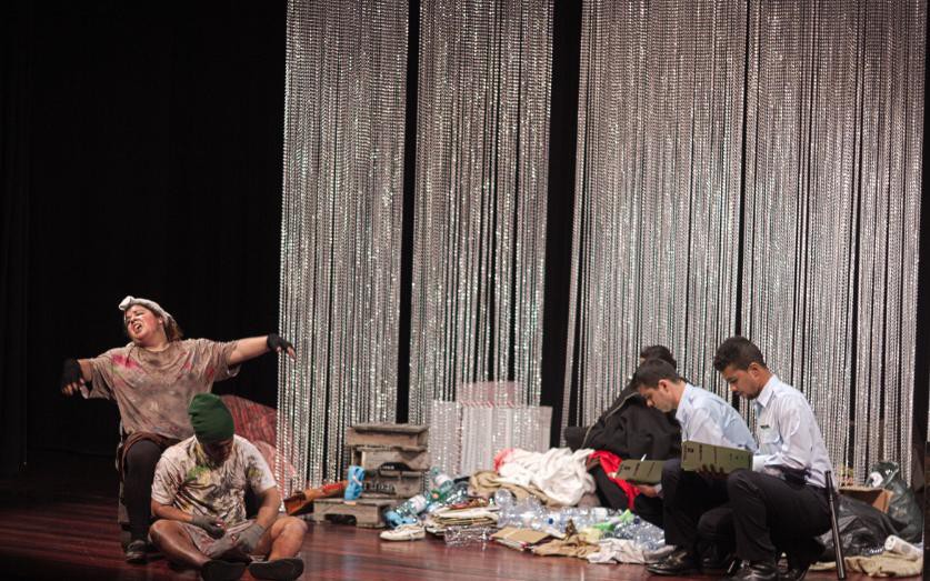 Na Oficina de Teatro Mário Pereira - Barreiro Espectáculo «Mundus Immundus»