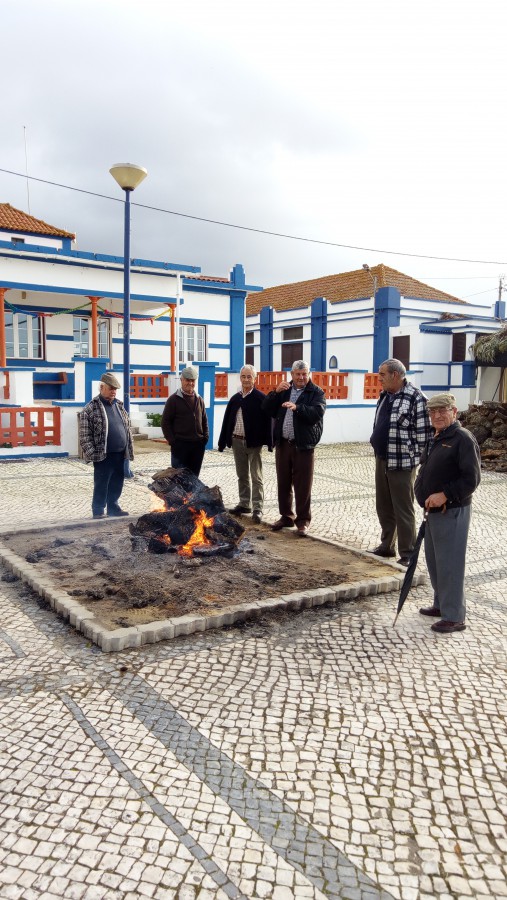 Aldeia Santa Susana no concelho de Alcácer do Sal CUMPRE TRADIÇÃO DO MADEIRO DE NATAL