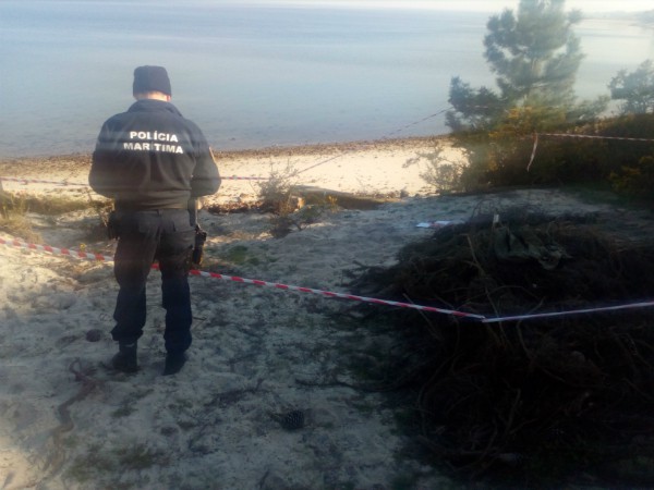 Setúbal - Descobertas ossadas humanas em Troia Alerta dado por equipa de arqueólogos que se encontrava a realizar trabalho de campo