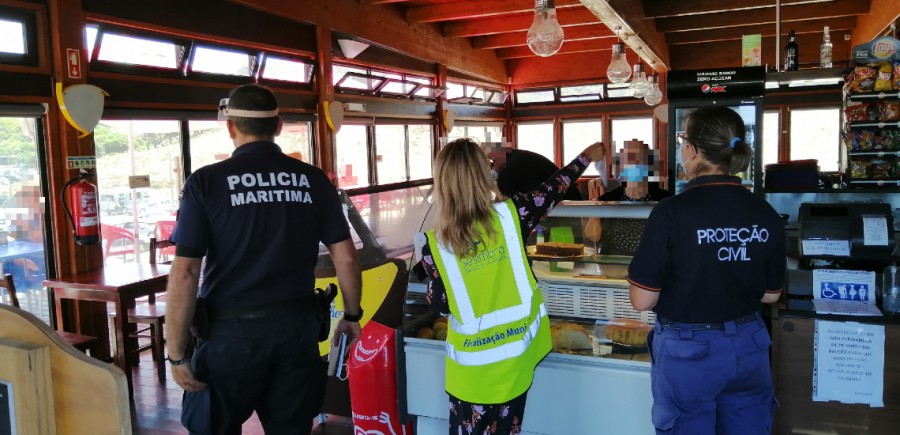 Orientações da DGS e legislação nos apoios de praia no concelho de Sesimbra Polícia Marítima colabora com a Proteção Civil na sensibilização