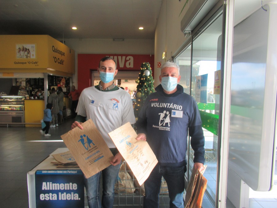 Banco Alimentar Contra a Fome de Setúbal 40ª Campanha de Recolha de alimentos nos supermercados . Escuteiros colaboram no Barreiro