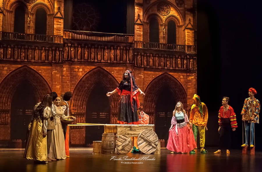 MOITA - No Fórum Cultural José Manuel Figueiredo na Baixa da Banheira. GATEM – Espelho Mágico apresenta Teatro Musicado «O Corcunda de Notre Dame»