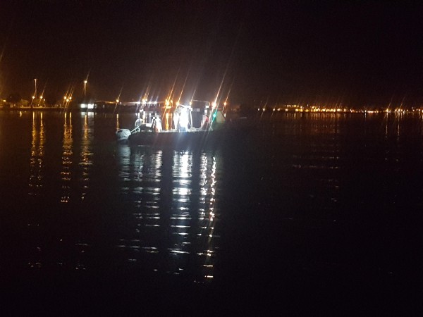 Polícia Marítima apreende mais de 500Kg de amêijoa japónica no rio Tejo Faina de pesca com ganchorra rebocada para captura de amêijoa