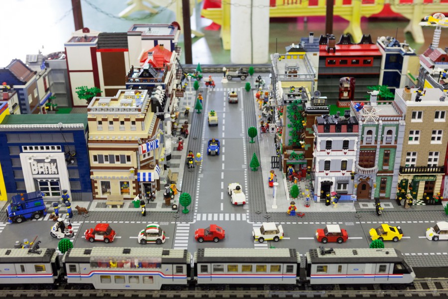 Mega Construções de Legos até domingo na Moita Amantes das peças lego vão encontrar naquele espaço mega cidades