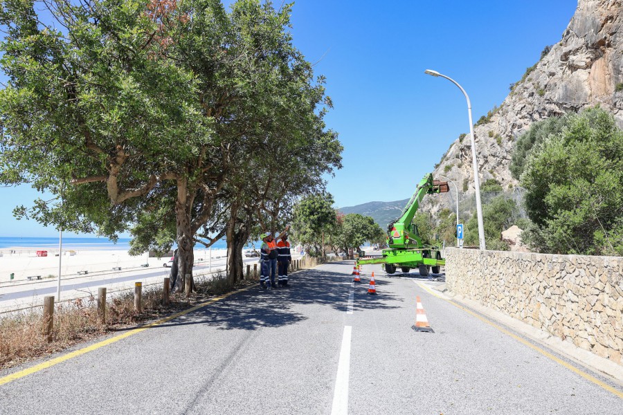 Túnel da Praia da Figueirinha em Setúbal Elementos rochosos nas redes dinâmicas começam a ser removidos .Duração prevista 3 semanas