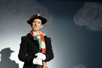 Mary Poppins, a Mulher que Salvou o Mundo em Sesimbra Espetáculo do Teatro do Elétrico adaptada à realidade portuguesa do novo milénio