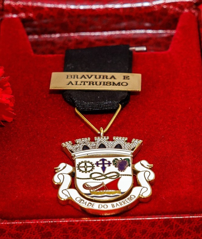 Quatro agentes da Divisão Policial do Barreiro Distinguidos com Medalha de Bravura e Altruísmo