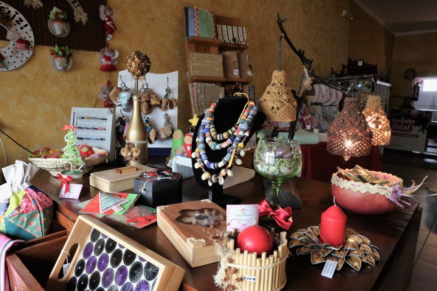 No Mercadinho de Natal de Grândola Artesanato e Produtos da Região