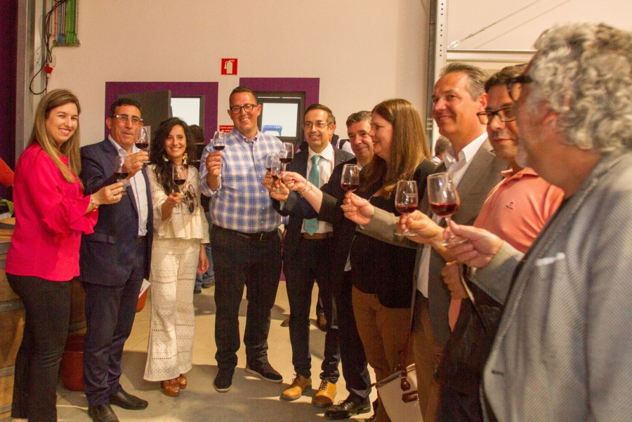 Palmela - Mostra de Vinhos em Fernando Pó atraiu 8.500 visitantes Fernão Pó Adega venceu concurso de vinhos