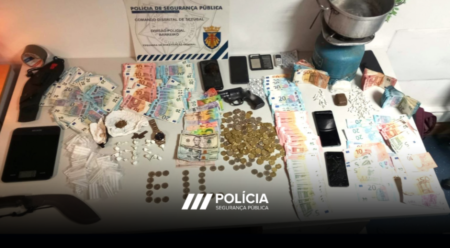 Barreiro – Quatro detenções por tráfico de estupefaciente Apreensão de espingarda, 3 viaturas, 300 doses de cocaína e 100 dose de haxixe